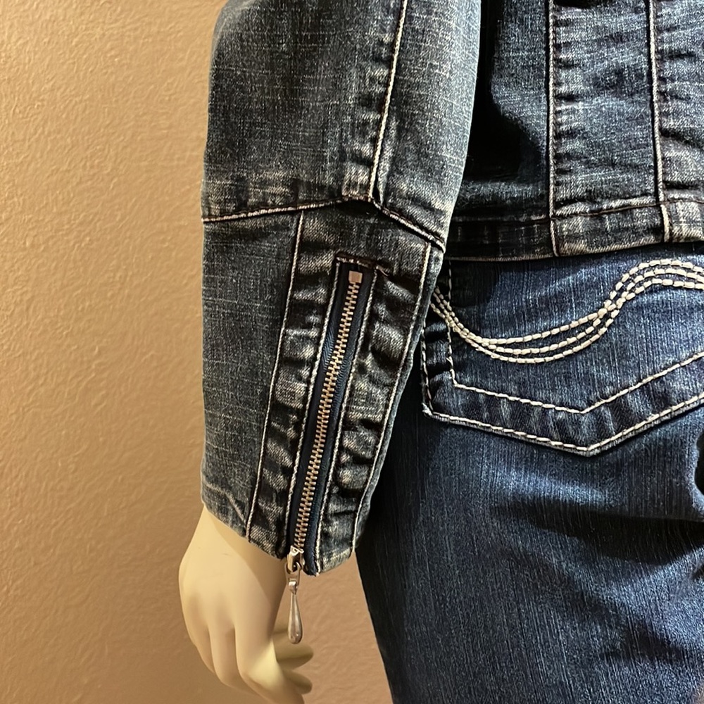 A.M.I Jean jacket - Picture 8 of 11